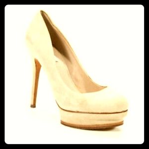 BCBG MAXAZRIA platform pumps 7.5